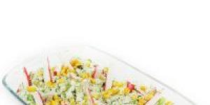 Салат с крабовыми палочками: калорийность и пищевая ценность блюда