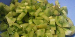 Простые рецепты икры из зеленых помидоров на мясорубке и кусочками, с баклажанами и яблоками Икра из зеленых помидор с луком