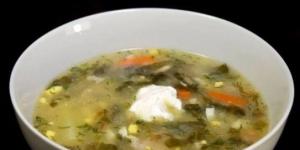 Žalioji rūgštynės sriuba su kiaušiniu, vištiena ar mėsa - klasikinis receptas su žingsnis po žingsnio nuotraukomis